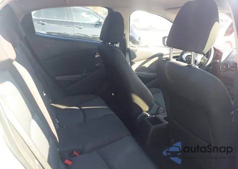 2018 Toyota Yaris Ia z USA, uszkodzony, nr VIN 3MYDLBYV3JY321978